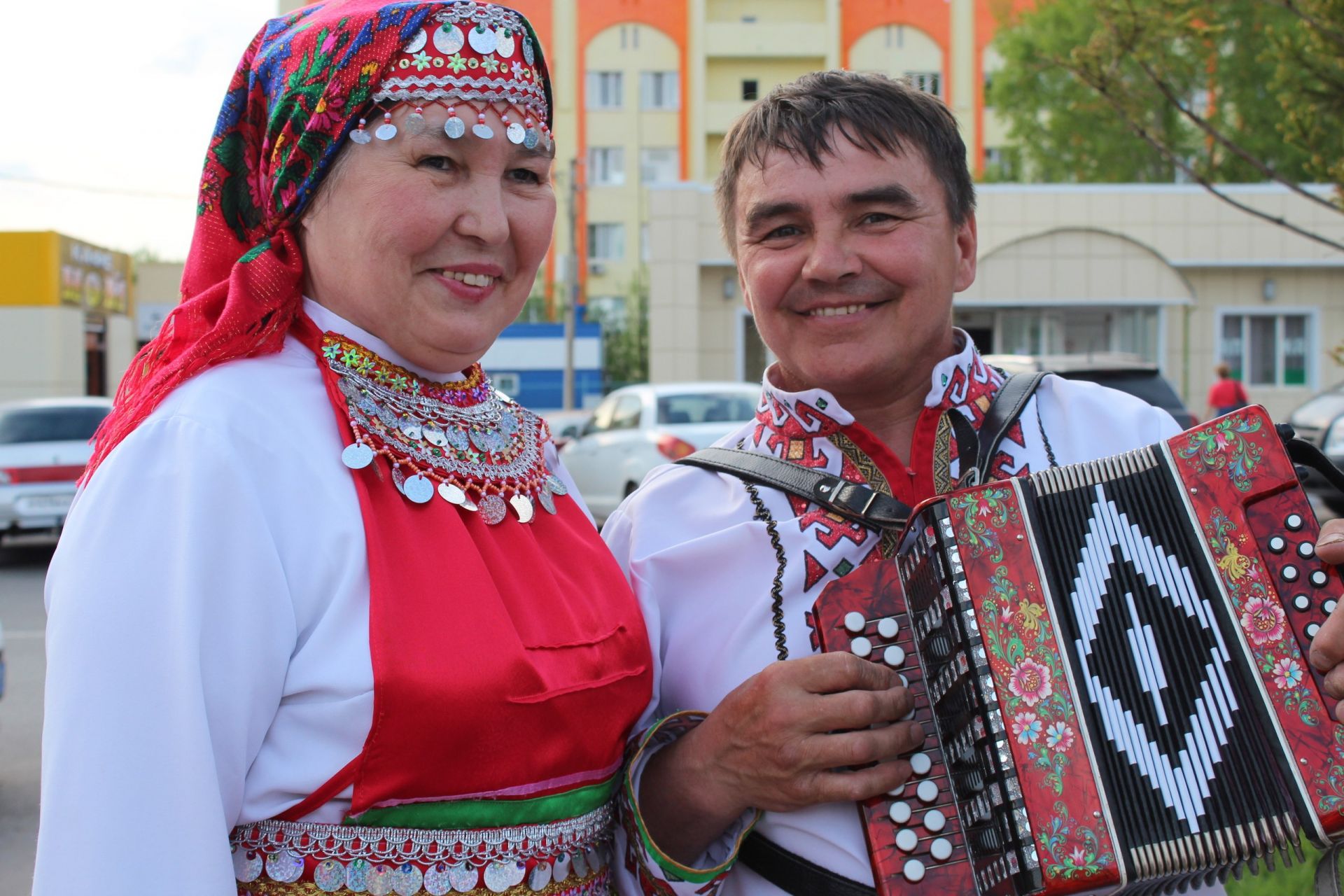 Парад национальных костюмов и фестиваль гармонистов.