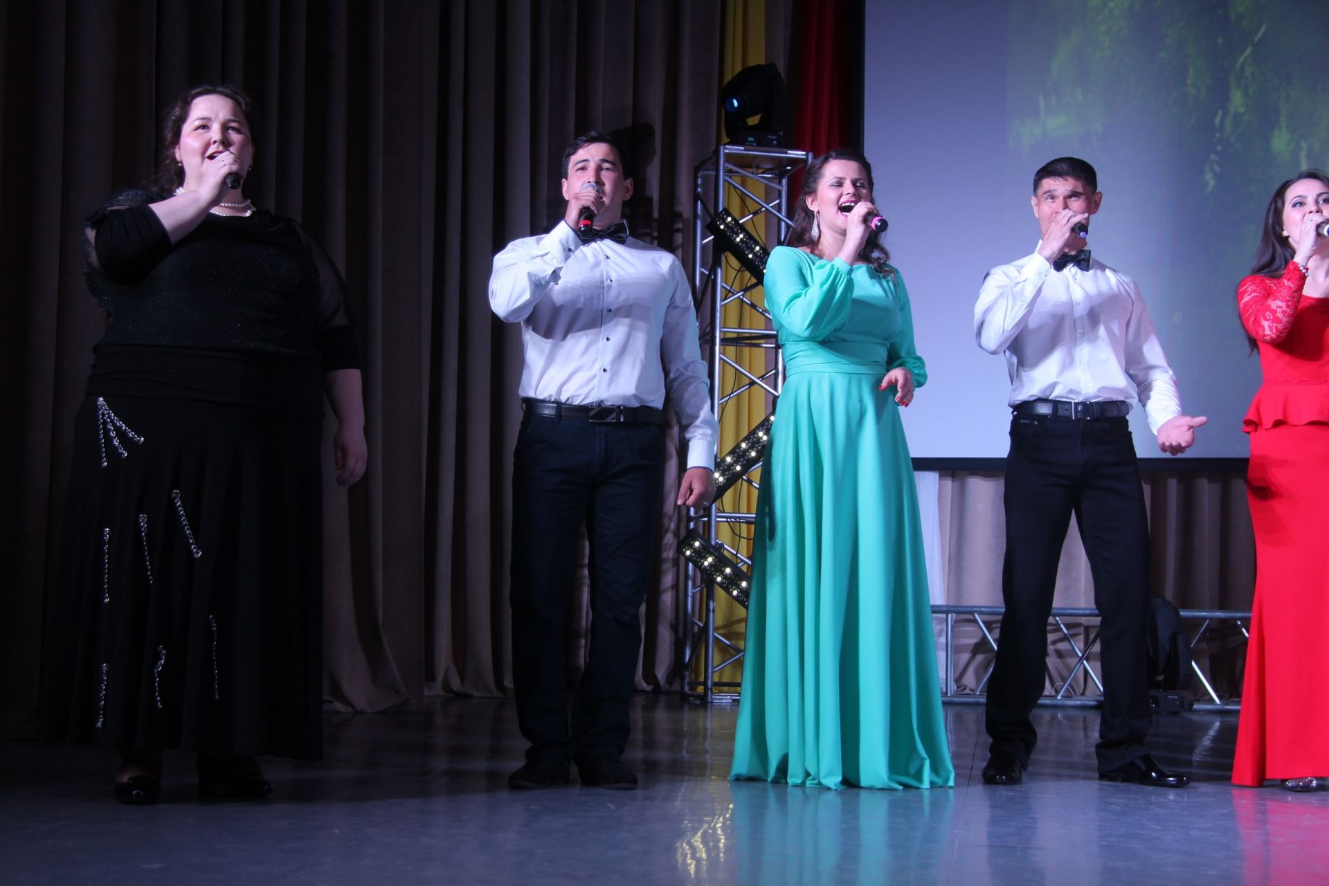 Гала-концерт фестиваля народного творчества «Мы – потомки Менделеева»
