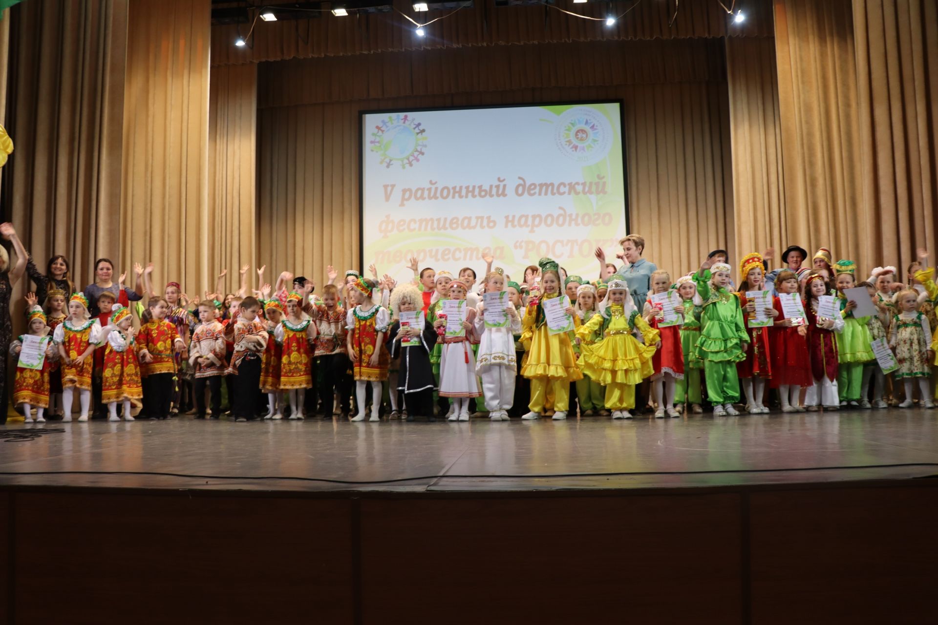 В Менделеевске состоялся гала-концерт детского фестиваля «Росток»