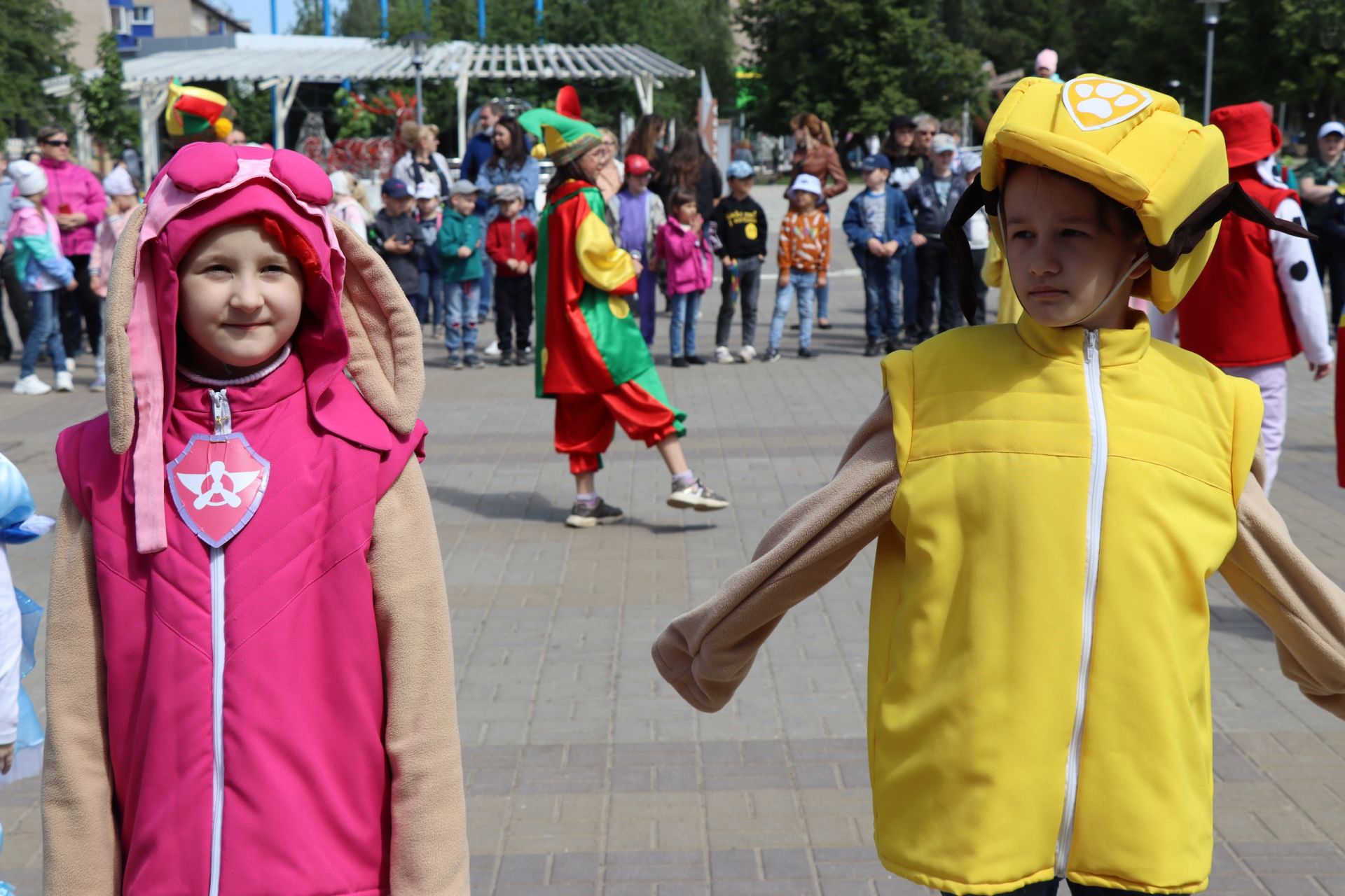 Юные менделеевцы вместе с героями мультфильмов весело отметили День защиты детей