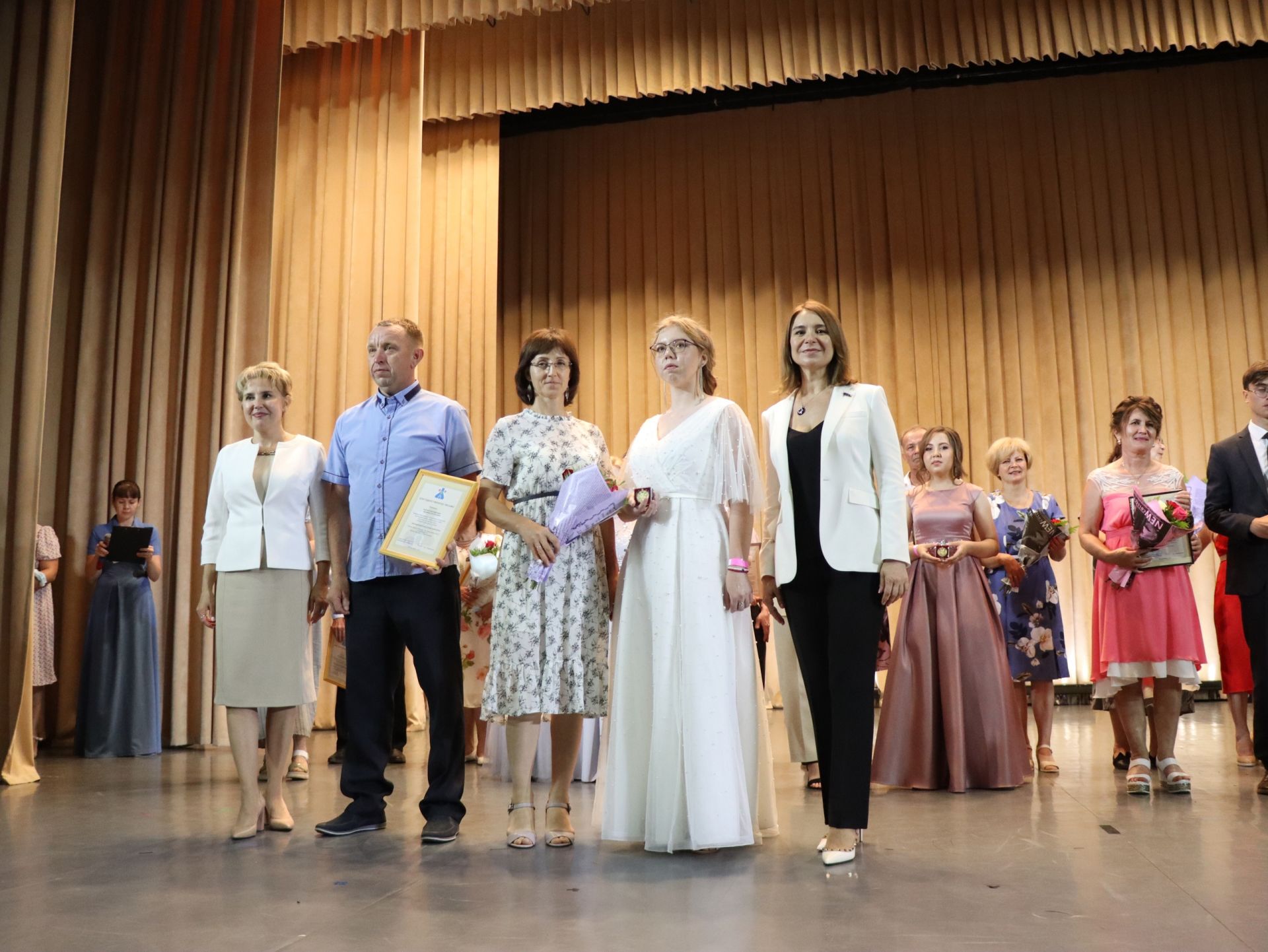 В Менделеевске выпустились 113 учащихся школ города и района