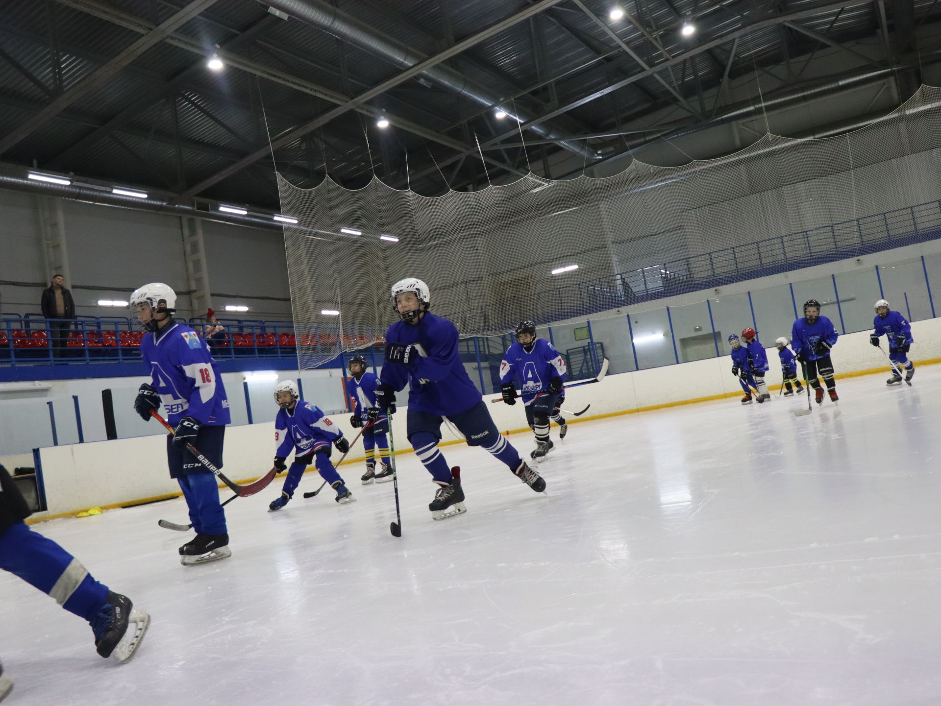 Игроки КХЛ провели мастер-класс для менделеевских хоккеистов