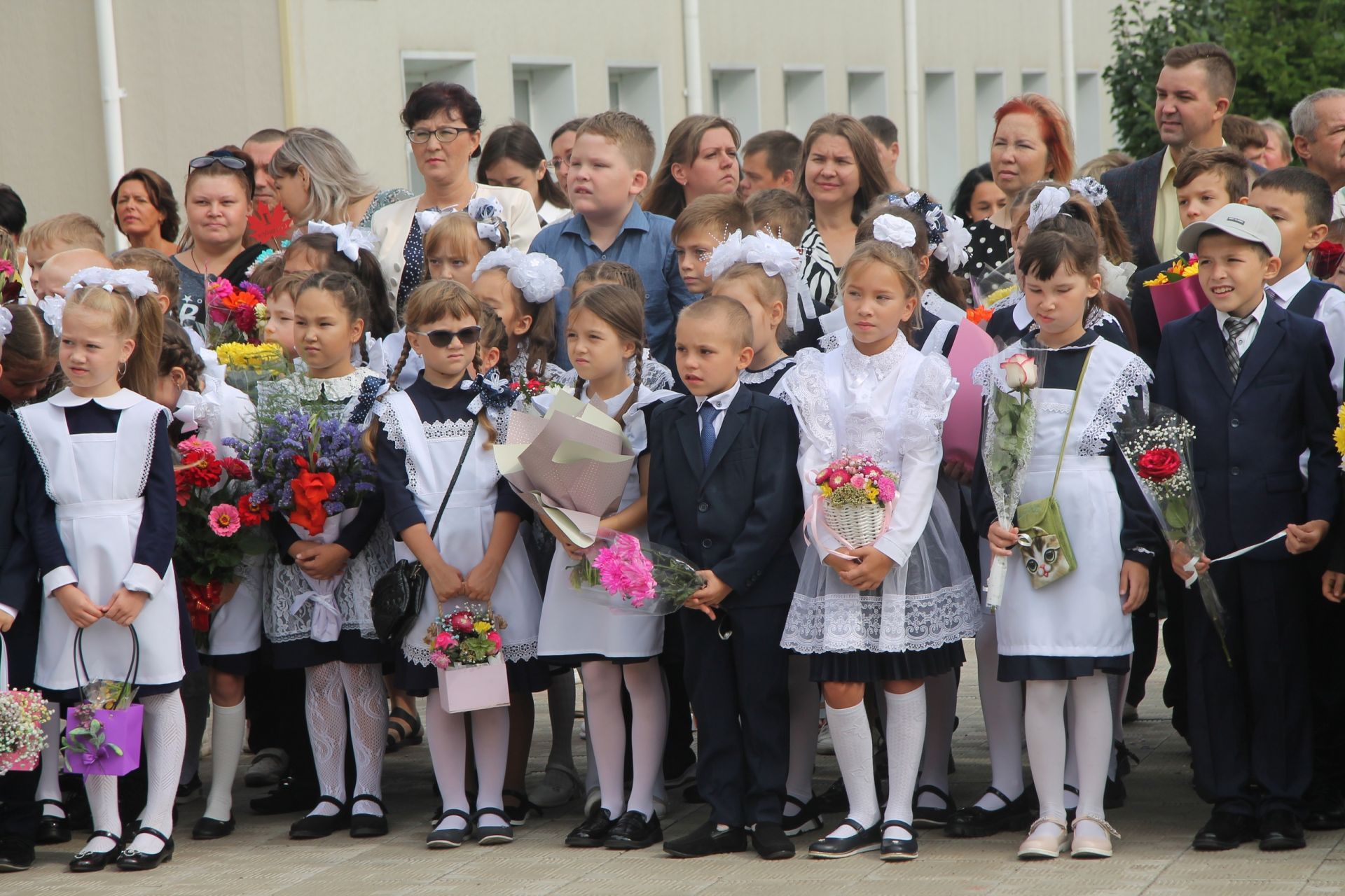 В Менделеевске как и по всей стране прошли школьные линейки