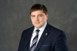 Глава района Радмир Беляев поздравил менделеевцев «серебряного» возраста