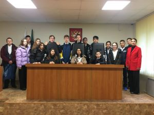 Школьники Менделеевска побывали на экскурсии в суде