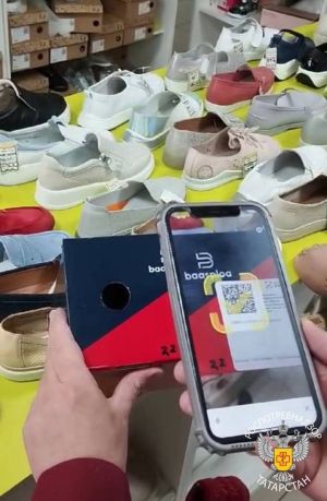 В торговой сети в Менделеевске изъяли немаркированную обувь