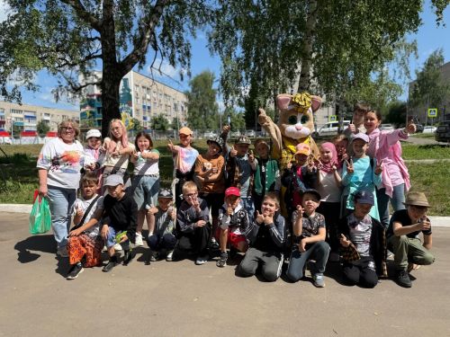 Коллектив «Менделеевских новостей» провёл фруктовый День подписчика для школьного лагеря