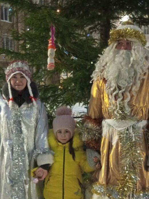 В Менделеевске прошел праздник двора новогодней елки