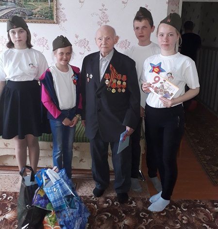 Воспитанники Менделеевского приюта посетили ветеранов