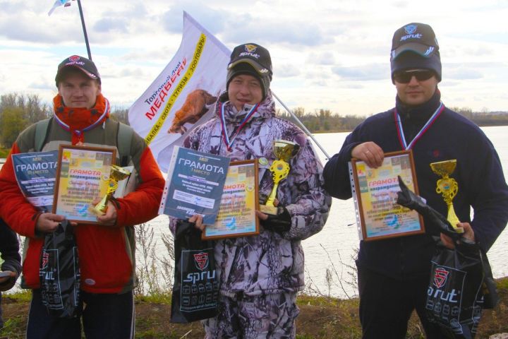 Менделеевец Айдар Зарипов занял 1 место в Кубке по ловле рыбы в Башкирии