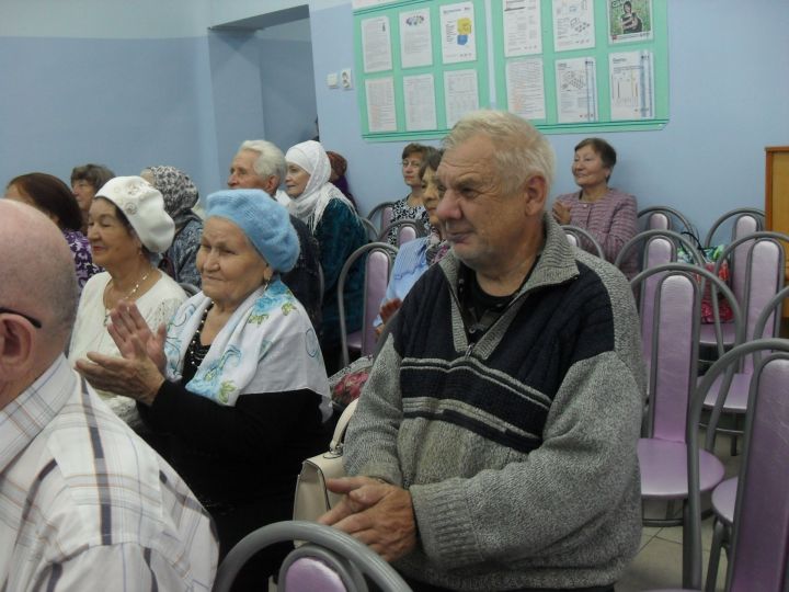 В гимназии № 1 состоялось мероприятие, приуроченное к Дню пожилых людей