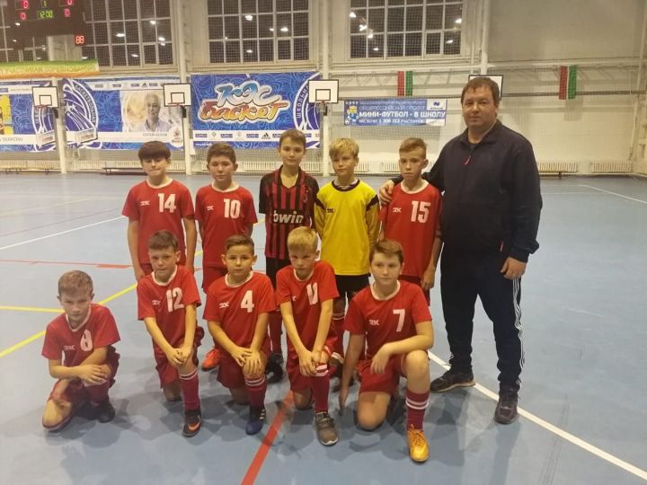 Менделеевские спортсмены участвовали в Первенстве РТ по мини-футболу в Аксубаево