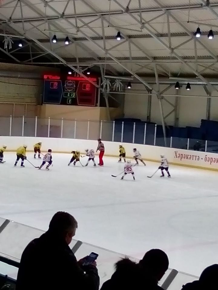 Хоккеисты менделеевского «Айсберга» обыграли команду "Тимерхан"