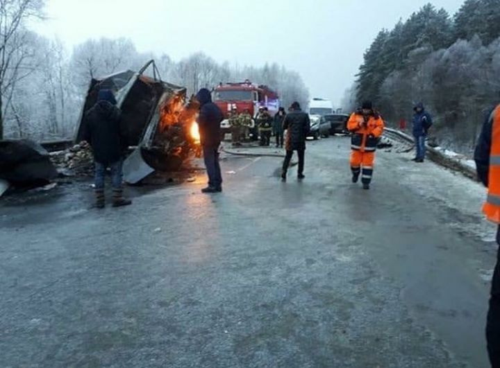 В Татарстане пять человек пострадали в аварии на М7