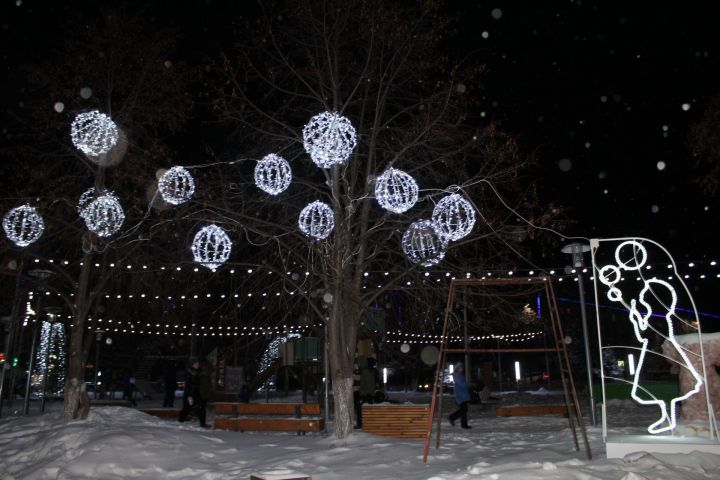 Парк «Дружба» готов к Новому году: на каких площадках царит праздничное настроение