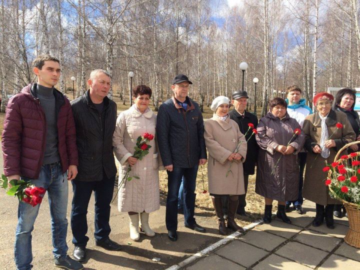 В Менделеевске прошёл митинг, посвящённый дню памяти Льва Яковлевича Карпова