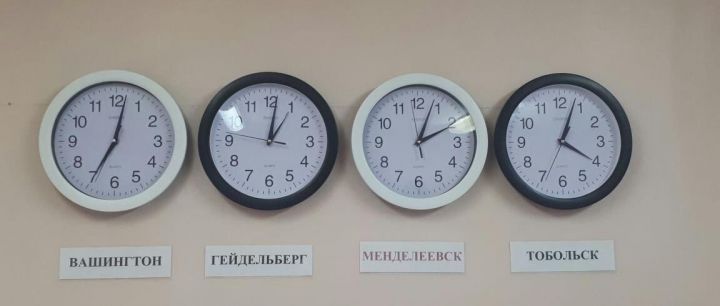 В Менделеевске установили часы с указанием времени в различных частях земного шара
