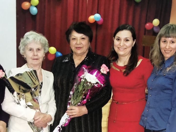 Почётный работник народного образования РФ Разина Алешонкова отмечает юбилей