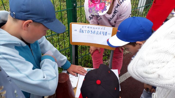 Воспитанники Енабердинского пришкольного лагеря отправились в путешествие дорожных знаков