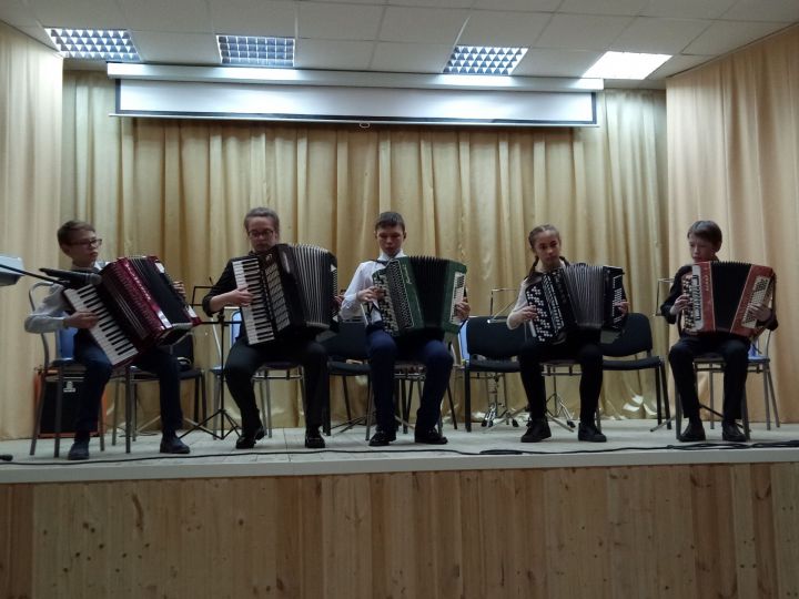 Творческий коллектив ДШИ выступил с концертом в Бизяках