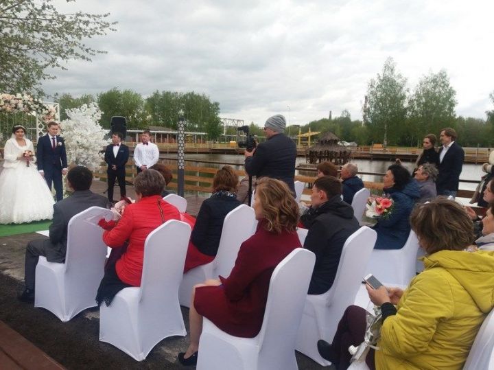 В парке "Ушковские острова" прошла первая выездная свадебная церемония