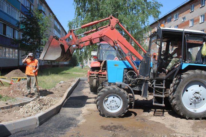 В Менделеевске продолжаются ремонтные работы внутри дворов