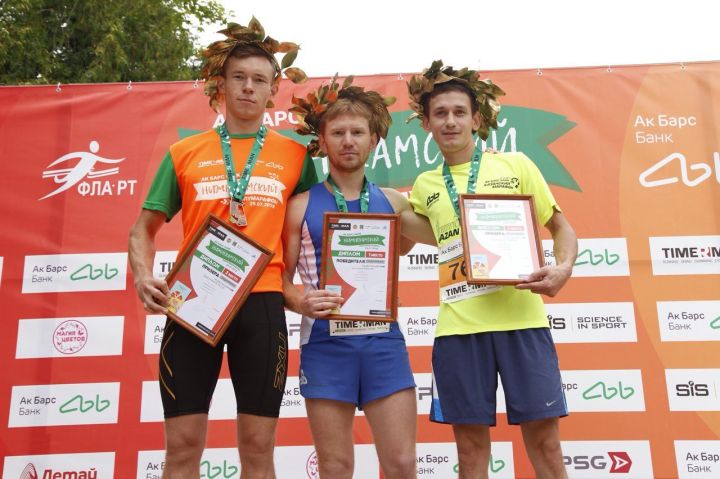 Менделеевец Максим Антонов получил венок победителя в беговой серии «TIMERMAN»