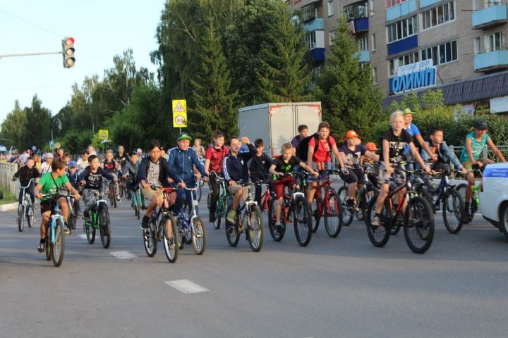 День города в Менделеевске открыли велопробегом