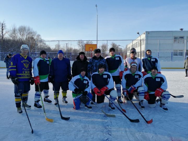 Команда ИК-10 завоевала «серебро» в хоккейном турнире