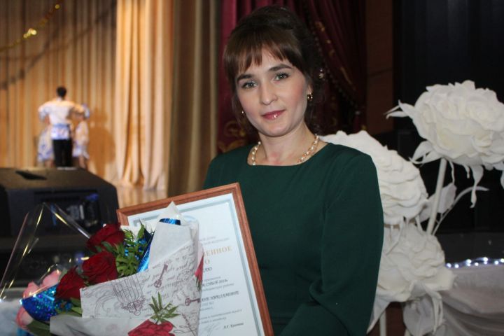 В Менделеевске наградили победительницу конкурса «Самый Классный КЛАССНЫЙ»