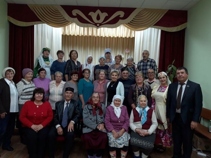 В поселениях Менделеевского района чествуют пожилых