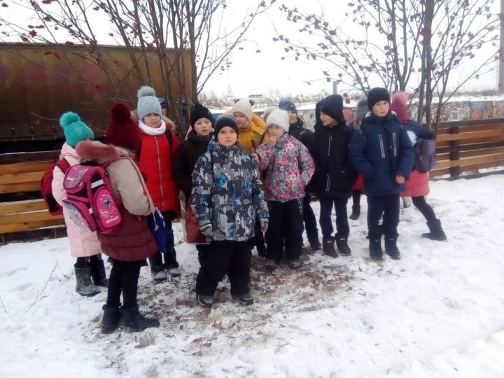 Юные менделеевцы приняли участие в экологической акции «Помоги пернатым! Покорми птиц зимой!»