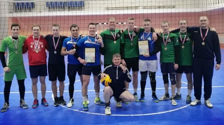 «Аммоний» победил в финале Открытого чемпионата Менделеевского района по волейболу среди мужских команд