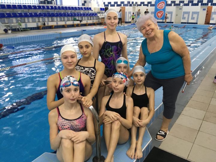Заслуженный тренер РФ по синхронному плаванию Нинель Кожедуб высоко оценила качество бассейна в Менделеевске
