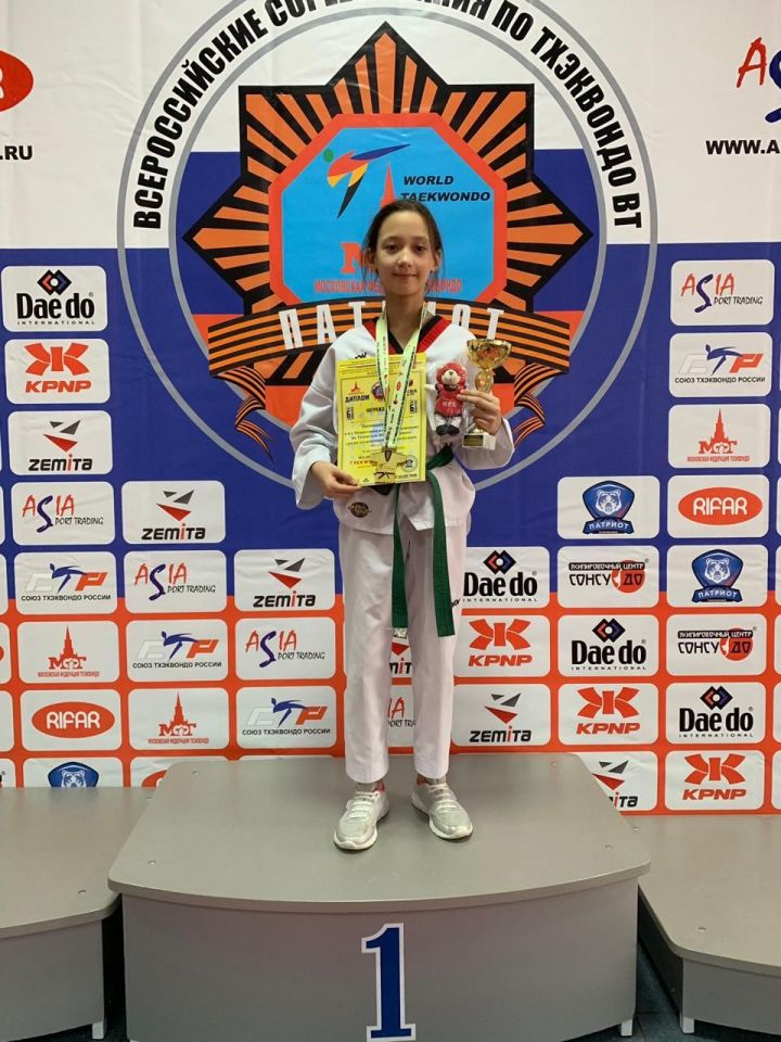 Спортсменка из Менделеевска завоевала «золото» на соревнованиях по тхэквондо