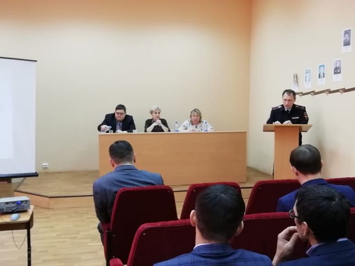 В Менделеевске состоялось расширенное заседание комиссии по делам несовершеннолетних и защите их прав