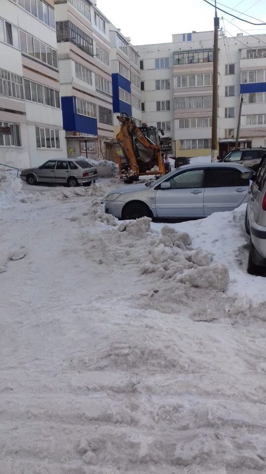 Коммунальщики Менделеевска чистят дороги от снега