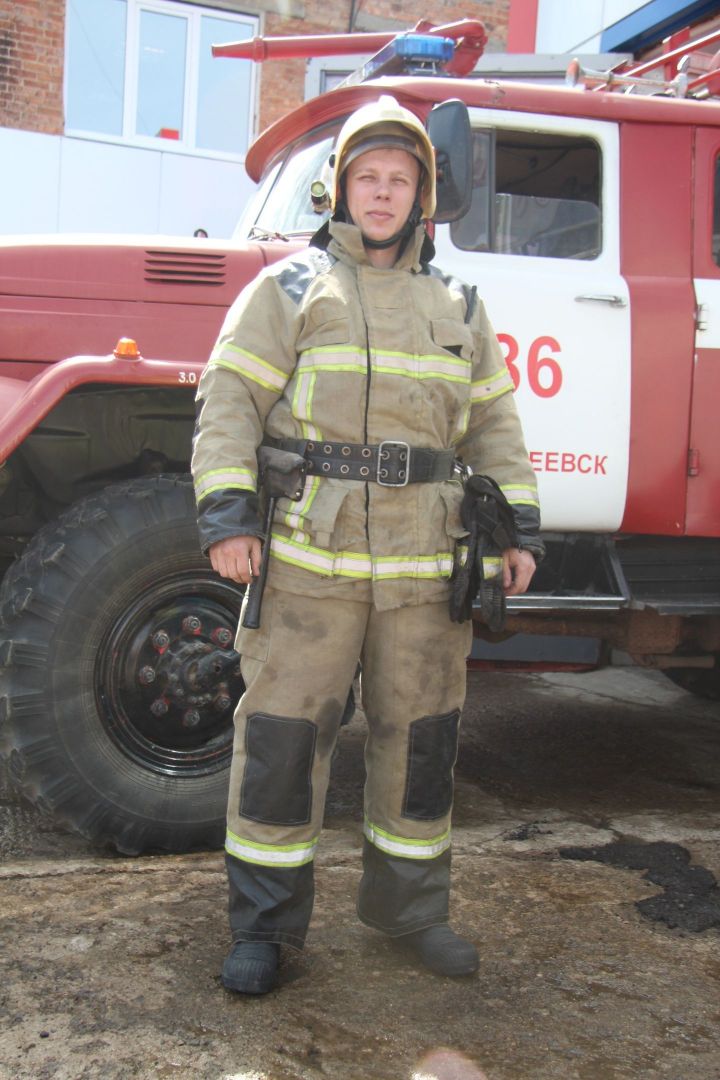 Александр Кузьменко: «Полюбилась героическая профессия пожарного ещё с детства»