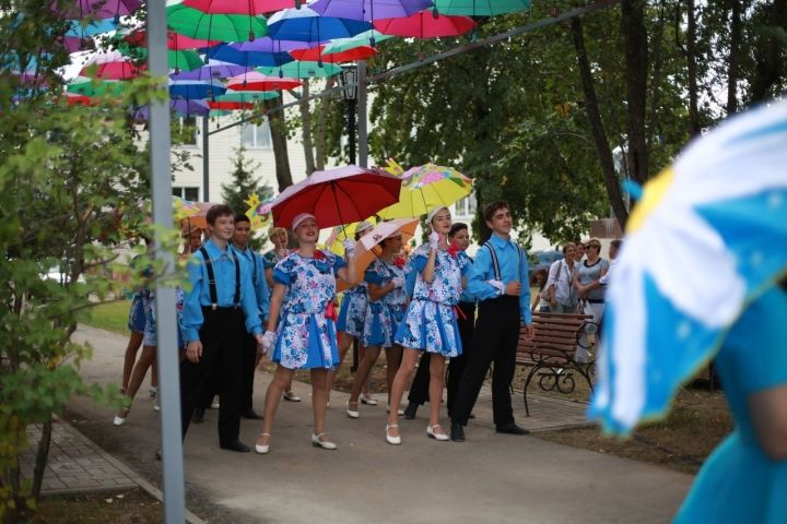 Изменено время открытия Аллеи парящих зонтиков