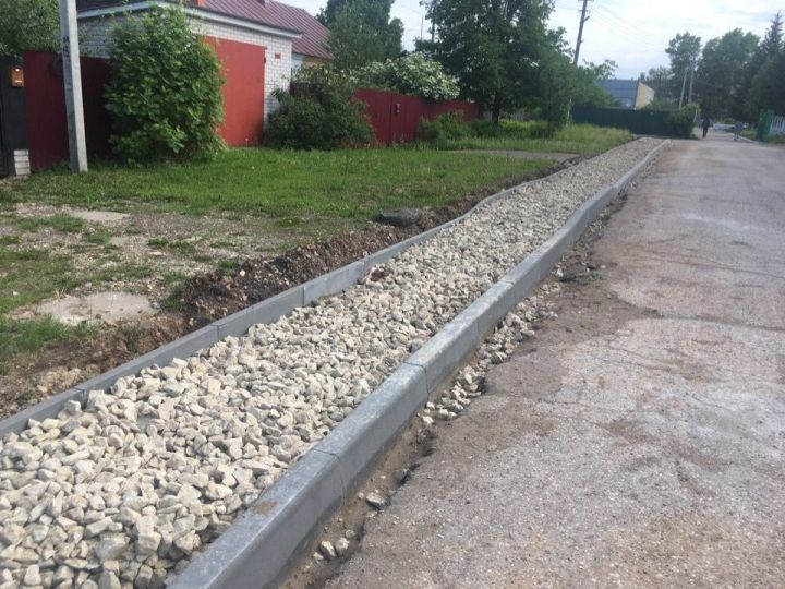 Большой ремонт: в Менделеевске устанавливают и ремонтируют тротуары