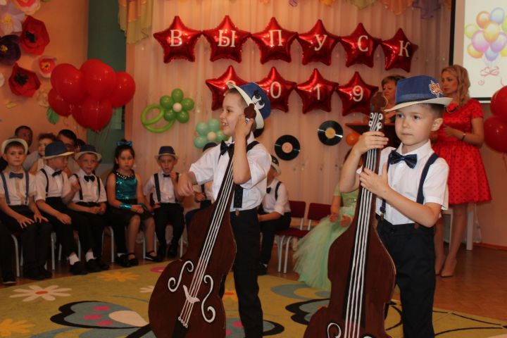 В детском саду &nbsp;«Рябинушка» прошёл выпускной бал «Первоклассные стиляги покидают детский сад»