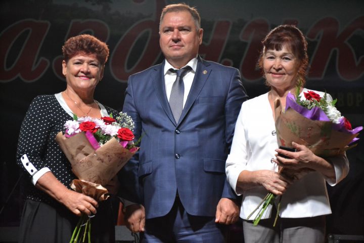 Двое жителей Менделеевска получили звание Почётного гражданина