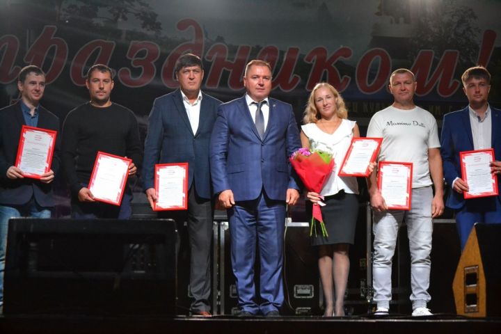 В День физкультурника спортсмены Менделеевска получили награды