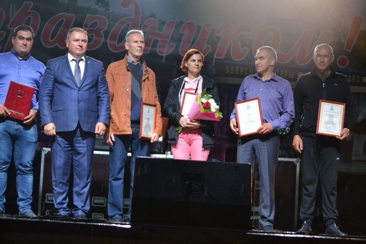 В Менделеевске вручили награды лучшим строителям