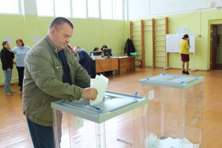 На 13:00 явка на выборах в Госсовет Татарстана по Менделеевскому району составила 33,3%