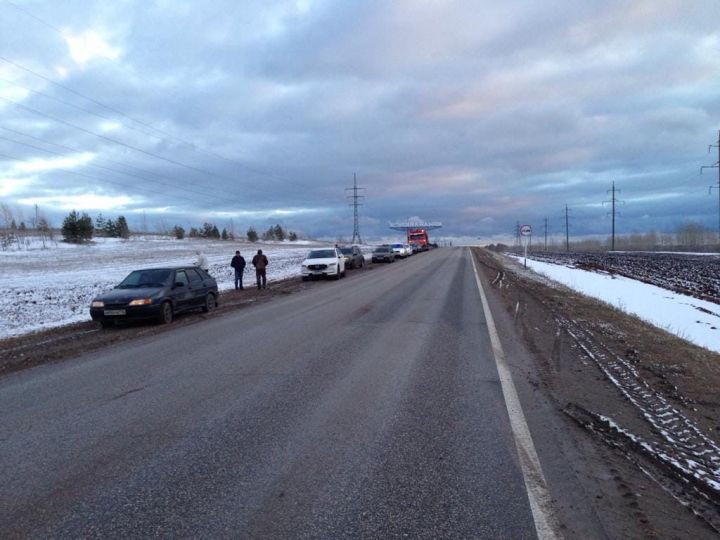 На автодороге М-7 Волга-Бизяки водитель «Камаза» повредил восемь легковых автомобилей