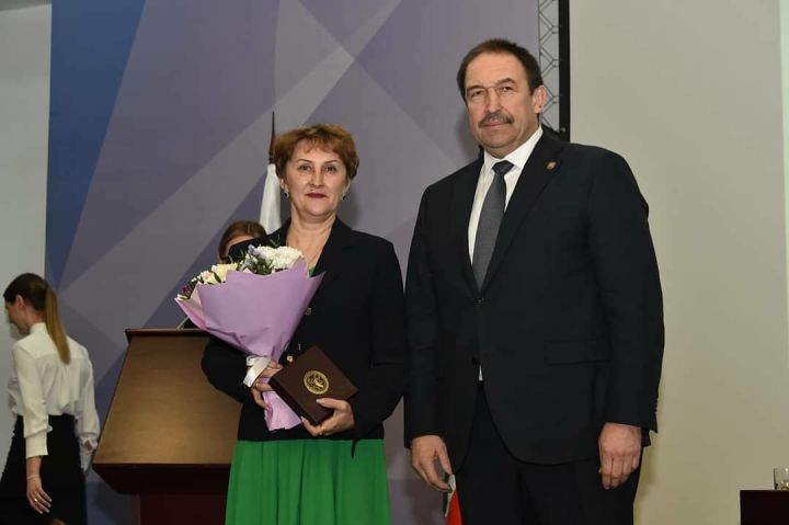 Менделеевчанка получила награду из рук премьер-министра РТ