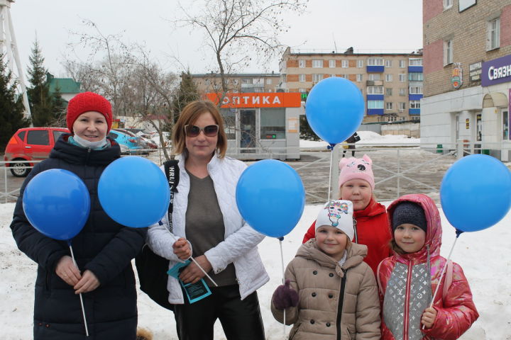 Международная акция «Зажги синим» в знак поддержки людей с аутизмом прошла в Менделеевске