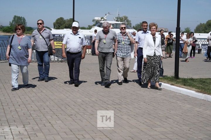 Членам клуба «Валдай» в Болгаре показали самый большой в мире Коран