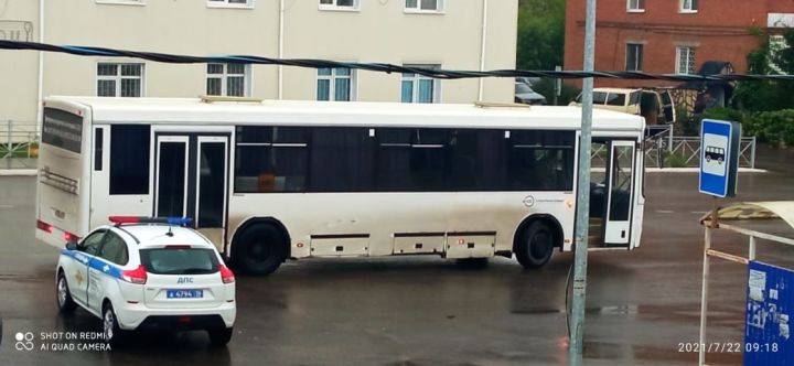 В Менделеевске ГИБДД проверяет, правильно ли перевозят детей в автобусах